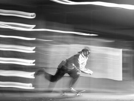 Push des Skateboarders Simon Koch in Aarau, November 2021. Foto: Patrick Biland