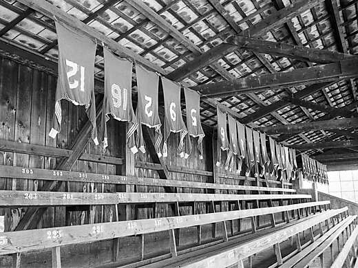 Bild © StAAG/RBA: Das Brügglifeld-Stadion in Aarau: Überdachte Tribüne (Fotograf: Walter Keller)